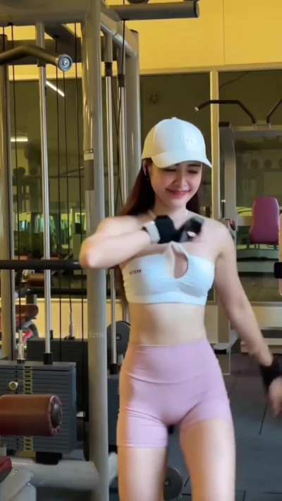 Fit thai girl 👍