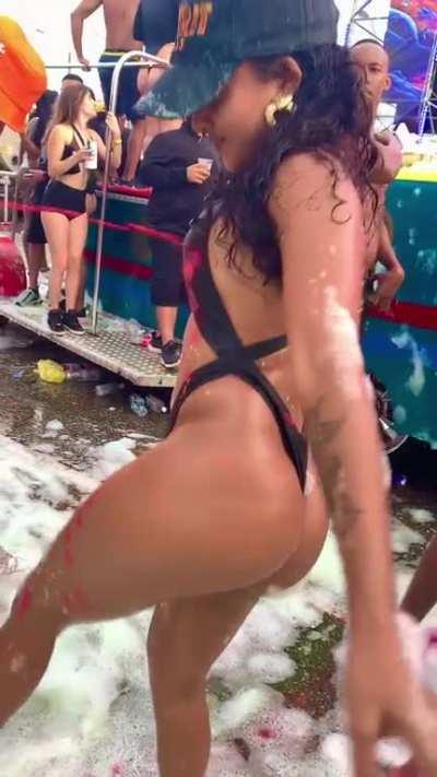 Wait for it 😍 (@shadikday)