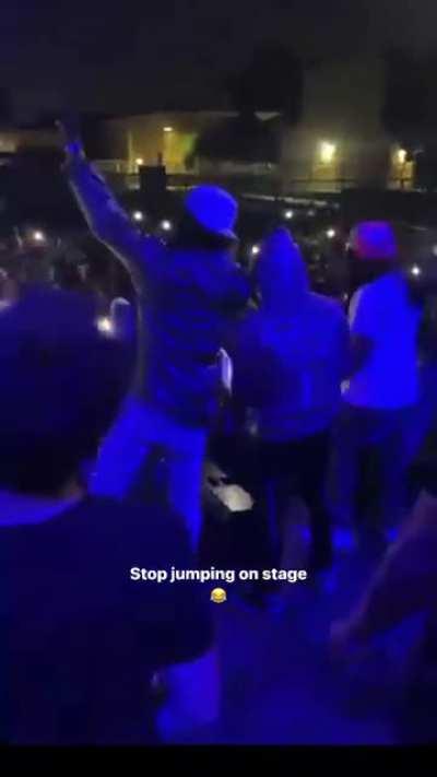 Fan gets pushed off stage at recent Chief Keef concert in LA 😭🤦🏾‍♂️