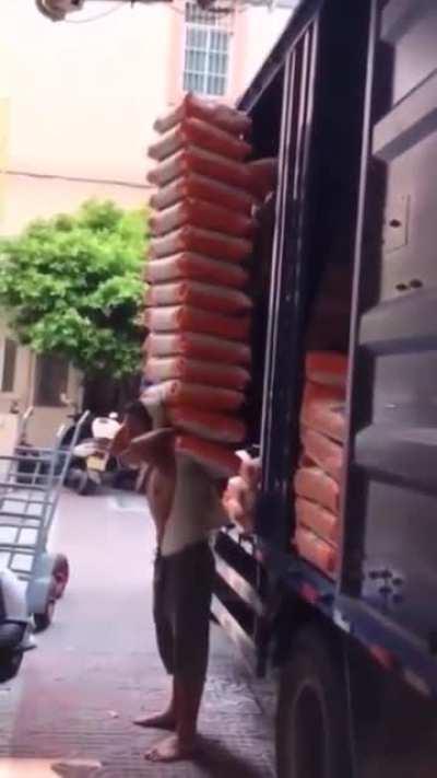 The amazing strength and balance of this worker.