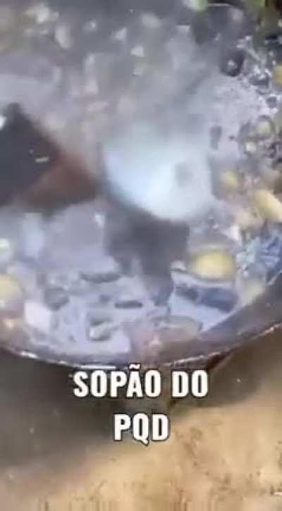 VAI UMA SOPINHA AI MUQUINHA?