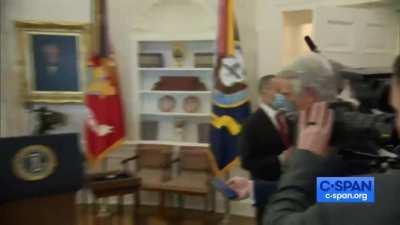 Orange man walks out of medal of freedom ceremony leaving recipient shrugging.