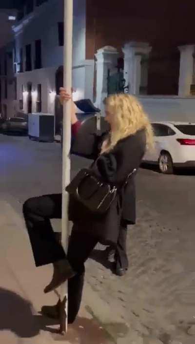 San Telmo: Filmaban un video y le afanaron el celular