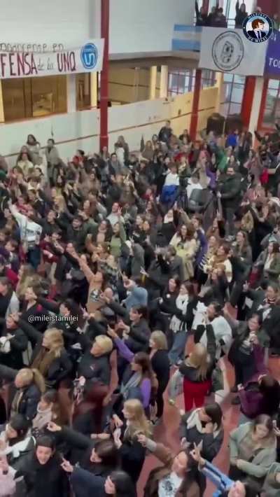 Así está la Universidad Nacional de Quilmes hoy. Totalmente indistinguible de una unidad básica kirchnerista.