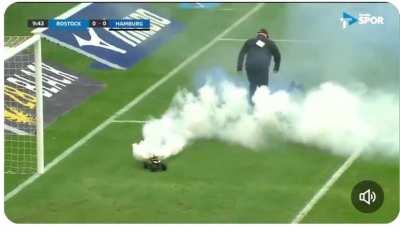 Pitch invasion in Germany bundesliga 2 