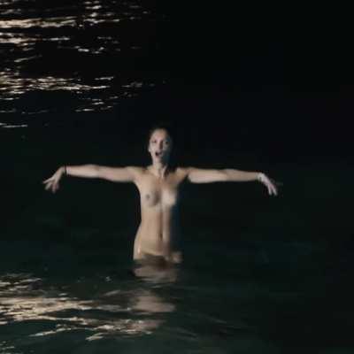 Lola Le Lann fit french plot in 'Un moment d'egarement'