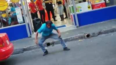 Ele esta vivo e morando no Brasil