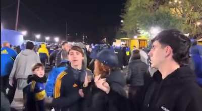 Hinchas de Boca a la salida del estadio luego de la eliminación frente a independiente.