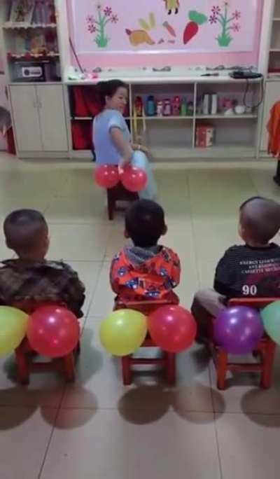 Preschool teachers genius way of teaching how to wipe