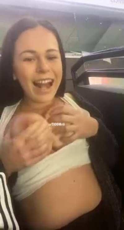 My flash at the hockey game🏒😜