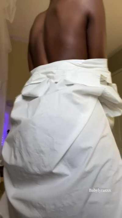 My guy friends always stare at my tits🤭