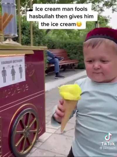 Hasbulla gets fooled by ice cream man
