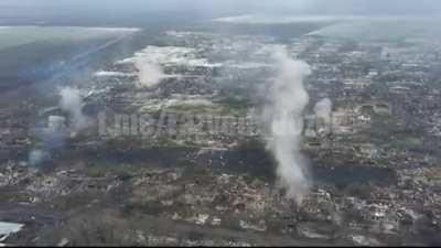 ru pov: Tanks of Russian 1th tank army shoot at Ukrainian position at point blank range - Sviatovo
