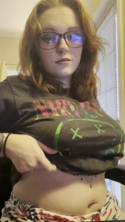 am i girlfriend material? 🤍