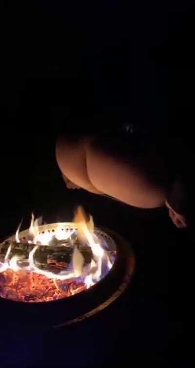 (NSFW) WCGW Farting Into a Fire
