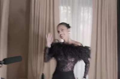 This dress and that underboob tease 🥵