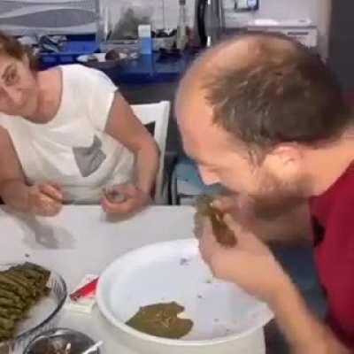 Făcuşi sarmale cu mama soacră!