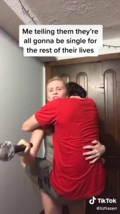 Who wouldn't like a girlfriend who protects you like this?