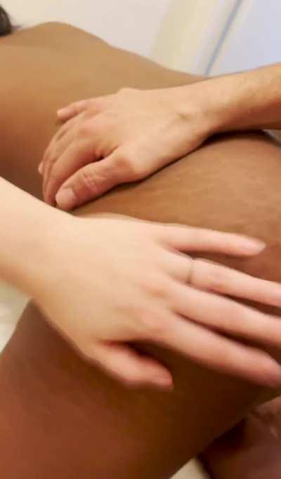 Giving u/NaughtNya212 backshots while her best friend records 😏