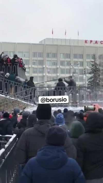 Protesters throwing snowball at the police at anti-putin protests right now.