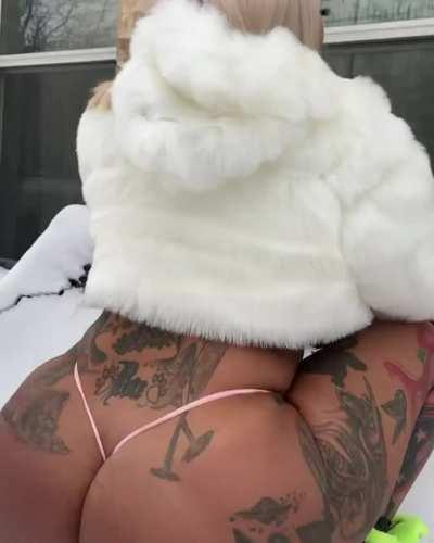 Frosty buns