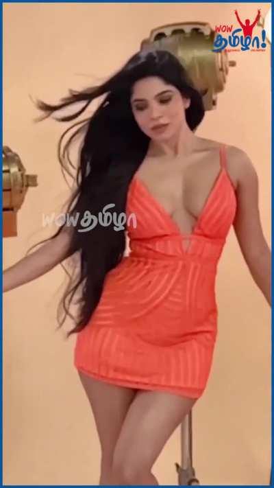 Divya bharathi 🍑👅Thick and curvy af!