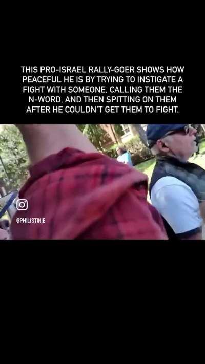 A group of zionists attacked Black pro-Palestinian protesters at the University of California and insulted them.