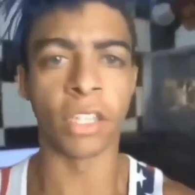 FOI SÓ UM SOCO KKKK