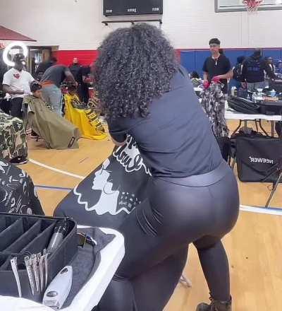 Her shit was poking this live😮‍💨👀