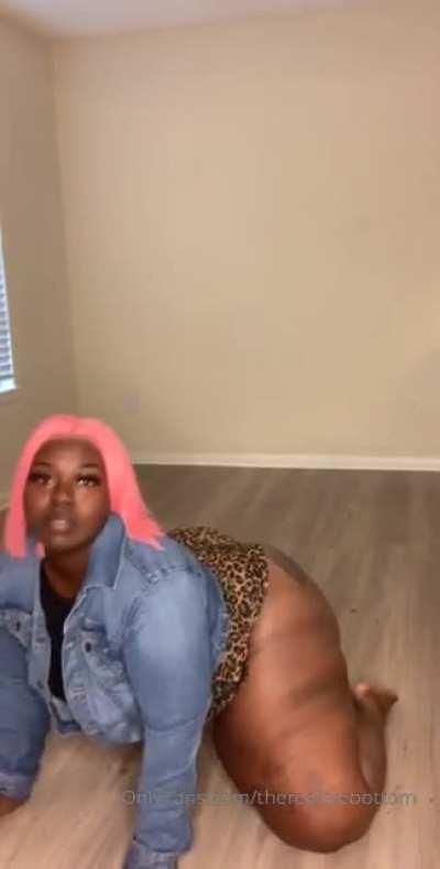 I'd bust so many nuts in her 🤤