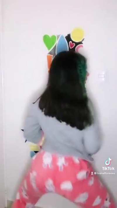 Rico mueve ese Culo 🍑🤤🔥