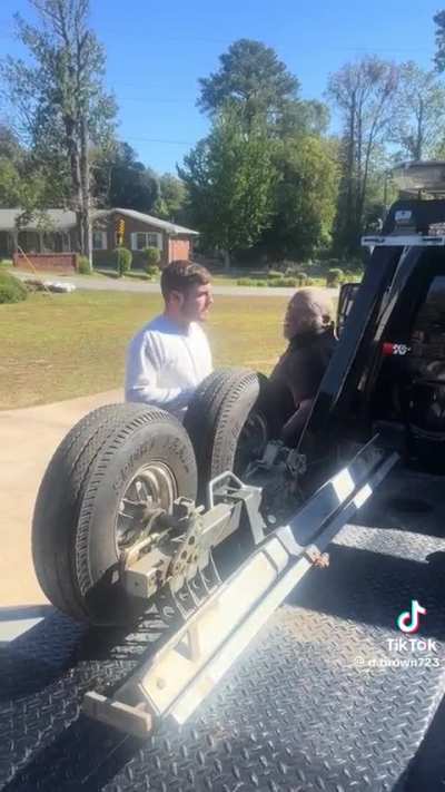 Man yells at family member to grab his gun to prevent repossession of his car 