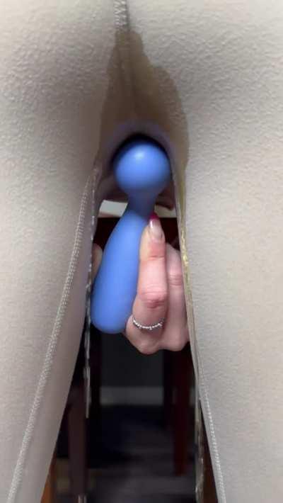 I love squirting in my yoga pants 🥰💦