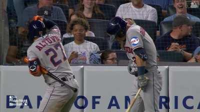[Highlight] Altuve hits Bregman with a rosin bag and the fans behind them get a good laugh