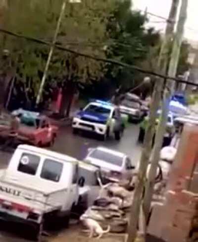 En el partido de Tres de Febrero sacaron a los tiros a la policía.