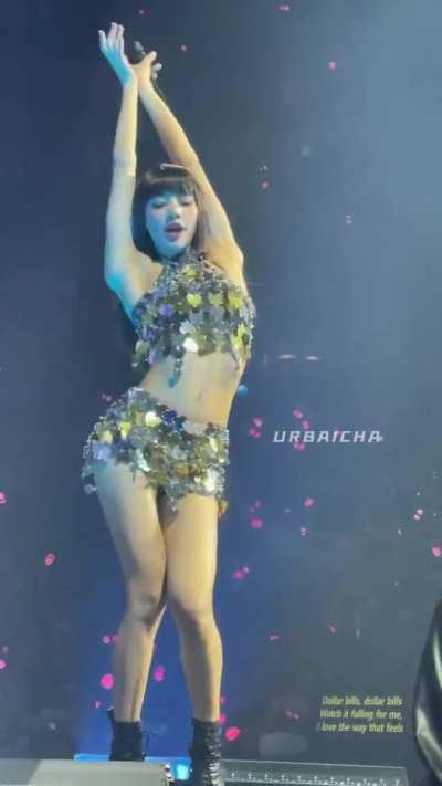 her figure is insane 🔥 💦