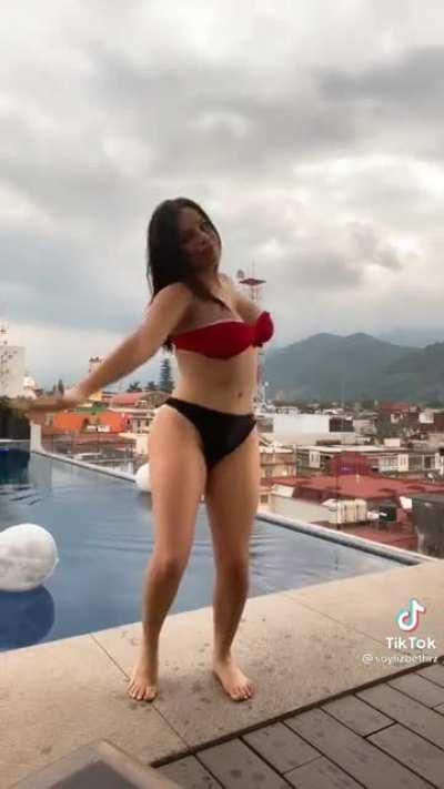 Que bien se ve y mejor si montara mi verga