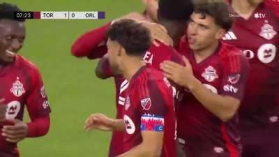Jonathan Osorio gently and precisely places the ball in the top corner from the top of the box | Toronto FC [1] - 0 Orlando City 7'