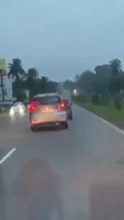 Idiot repeatedly blocks an Ambulance. The driver of the car was later arrested
