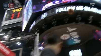 [Highlight] Beverley and Mitchell fight over the ball