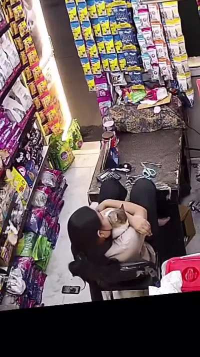 Only cat owners know how special this moment is