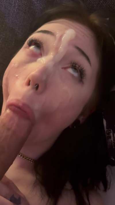 würdest du eine 19 jährige so vollspritzen?💦