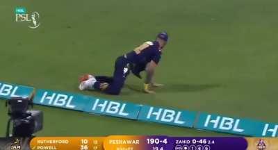What is this runout? Why the batsman is so lazy to run?