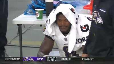 Raiders QB Derek Carr tosses the game-winning touchdown pass in overtime on Monday Night Football