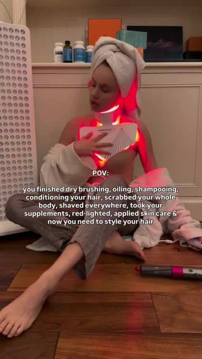 🥵

#selfcare #tiring

supplements @bodybio & @altrient_official
red light @currentbody & @redlightrising (big lamp)