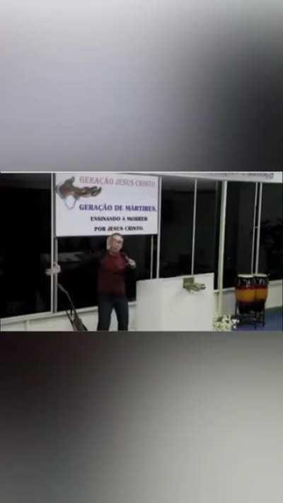 Uma igreja evangélica que a Andressa Urach não seria aceita