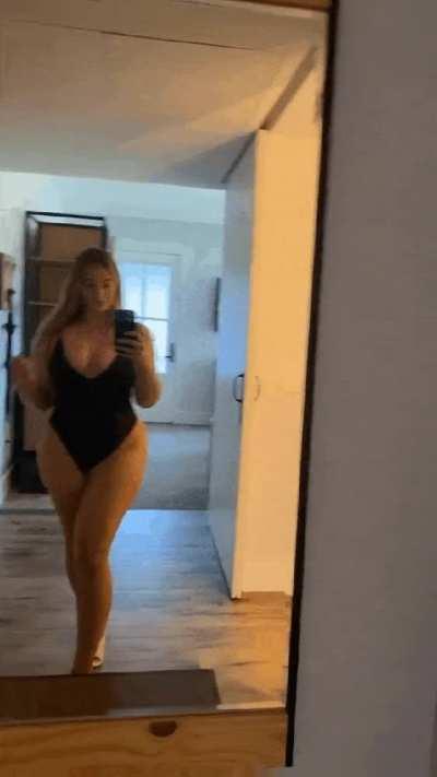 Iskra Lawrence thicc bod gets me soo wett🥵