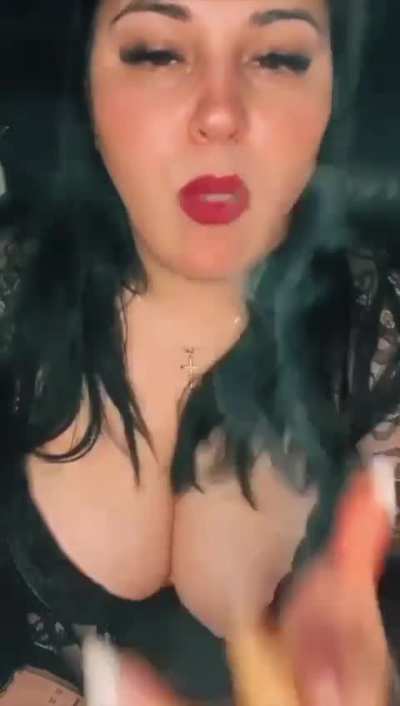 Blowing some smokenon your Dick😘