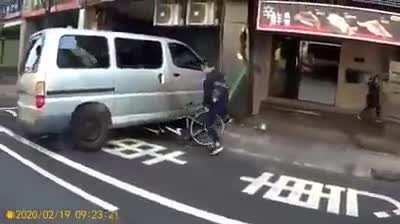 велик жалко