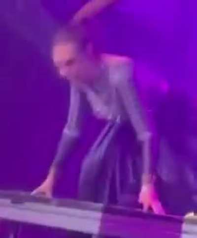 Elize Ryd having fun in doggie